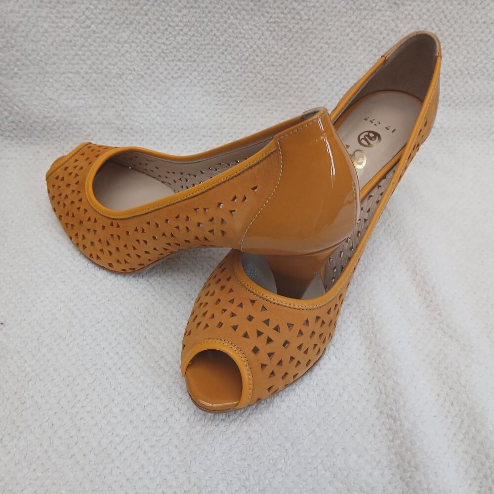 Sharp new heels in melon tones.